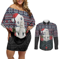 New Zealand Hei Tiki Christmas In July Couples Matching Off Shoulder Short Dress and Long Sleeve Button Shirt Pohutukawa Santa Xmas Polynesian Pattern LT22 Black - Polynesian Pride