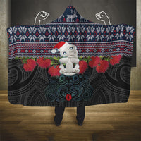 New Zealand Hei Tiki Christmas In July Hooded Blanket Pohutukawa Santa Xmas Polynesian Pattern