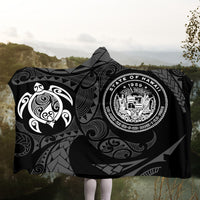 Hawaiian Coat Of Arms Turtle Polynesian Hooded Blanket White AH - Polynesian Pride