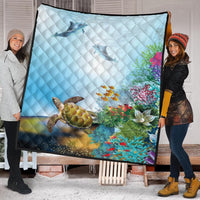 Hawaiian Turtle Dolphin In The Ocean Polynesian Premium Quilts - AH - Polynesian Pride