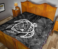 Hawaii Turtle Kanaka Map Hibiscus Poly Premium Quilt - White - Polynesian Pride