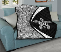 Hawaiian Hibiscus Turtle Polynesian Black And White Premium Quilt - Circle Style - Polynesian Pride