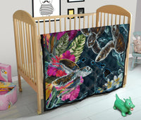 Hawaii Map Turtle Swimming Hibiscus Plumeria Moana Premium Quilt - Polynesian Pride