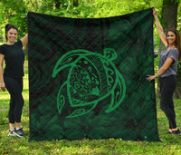Hawaii Turtle Kanaka Map Hibiscus Poly Premium Quilt - Green Green - Polynesian Pride