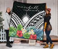 Marshall Islands Premium Quilt - Marshall Islands Coat of Arms & Polynesian Tropical Flowers White - Polynesian Pride