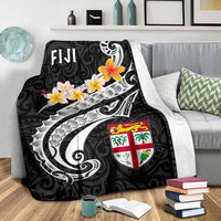 Fiji Premium Blanket - Fiji Seal Polynesian Patterns Plumeria (Black) - Polynesian Pride