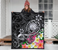 Hawaii Polynesian Premium Quilt - Turtle Plumeria (Black) - Polynesian Pride