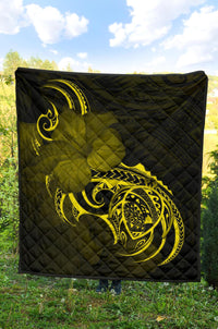 Hawaii Map Turtle Hibiscus Divise Yellow Polynesian Premium Quilt - Polynesian Pride