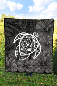 Hawaii Turtle Kanaka Map Hibiscus Poly Premium Quilt - White - Polynesian Pride