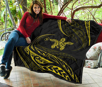 Hawaii Turtle Hibicus Premium Quilt - Frida Style - Yellow - Polynesian Pride