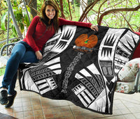 Papua New Guinea Premium Quilt - Papua New Guinea Coat Of Arsms Polynesian White Tattoo - Polynesian Pride