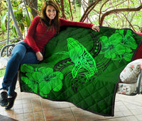 Hawaii Whale Swim Poly Green Premium Quilt - Polynesian Pride