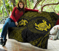 Hawaii Polynesian Turtle Premium Quilt Yellow - Polynesian Pride