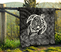 Hawaii Turtle Kanaka Map Hibiscus Poly Premium Quilt - White - Polynesian Pride