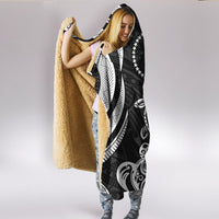 Chuuk Hooded Blanket - White Tentacle Turtle - Polynesian Pride