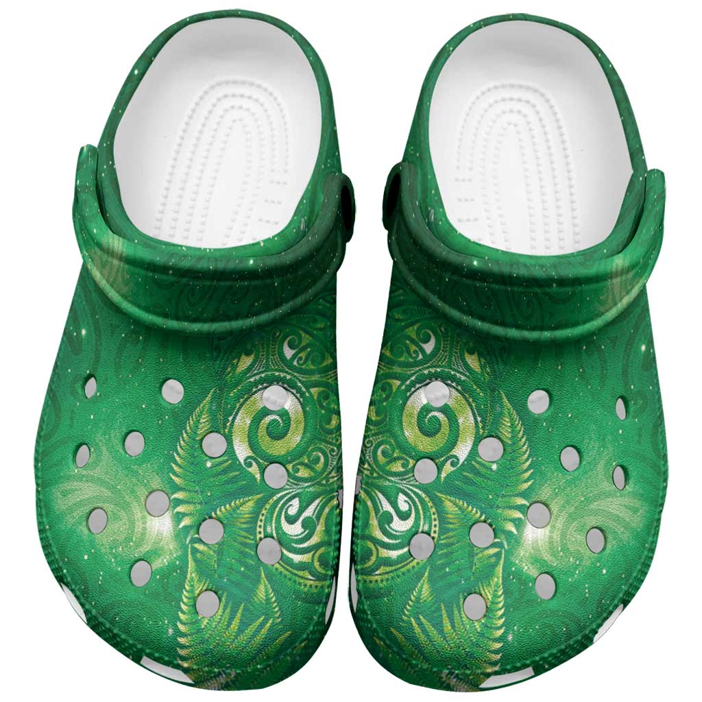 Aotearoa New Zealand New Year Clogs Shoes Tribal Koru Tattoo Green Galaxy Maori Silver Fern