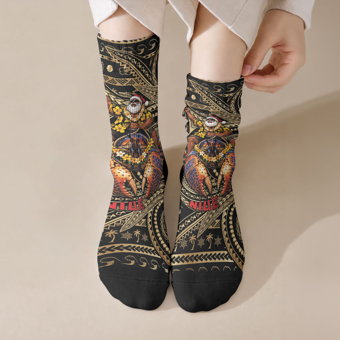 Niue Christmas Crew Socks Santa Riding Coconut Crab DT05 Crew Socks Gold - Polynesian Pride