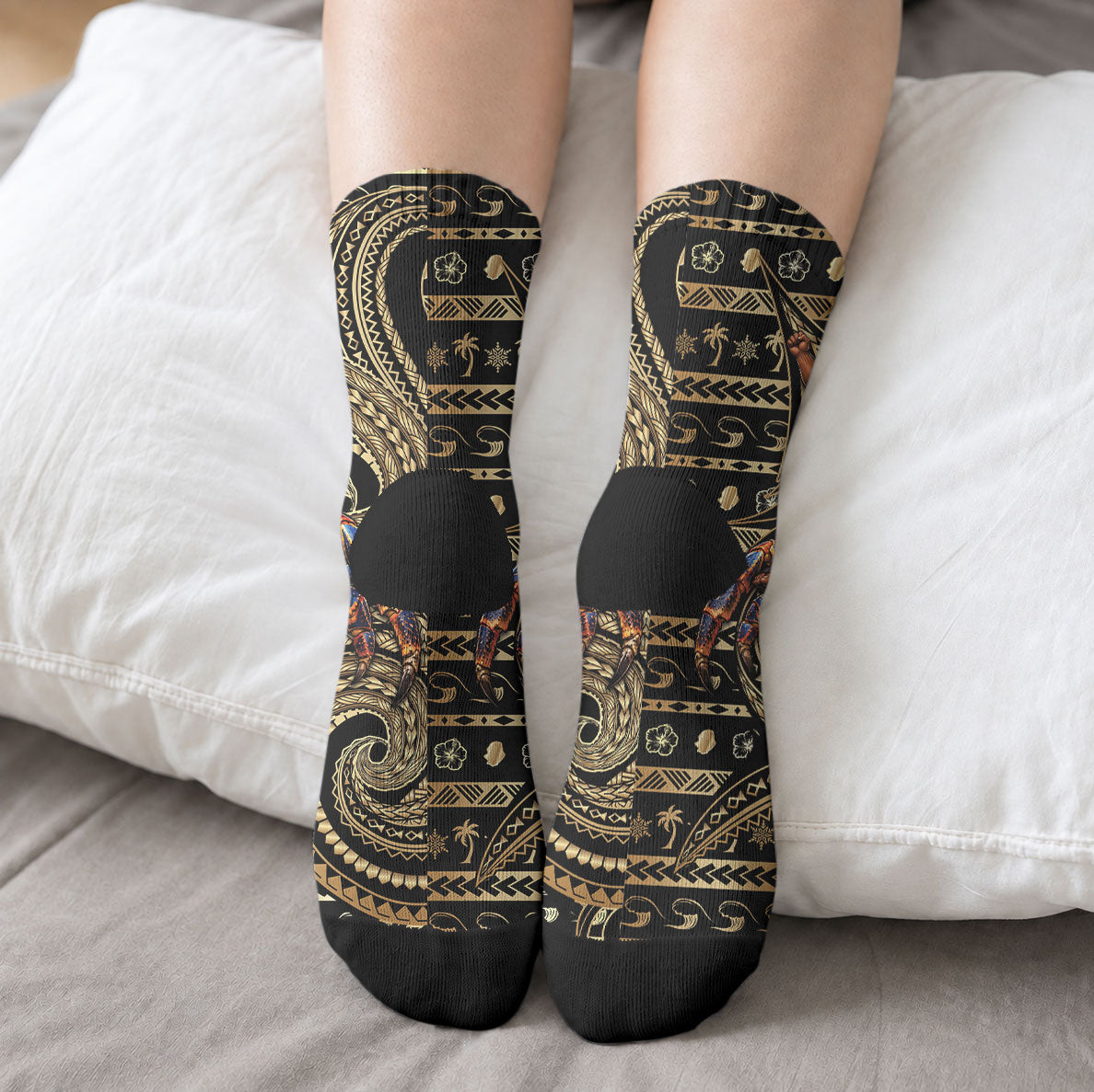 Niue Christmas Crew Socks Santa Riding Coconut Crab DT05 - Polynesian Pride