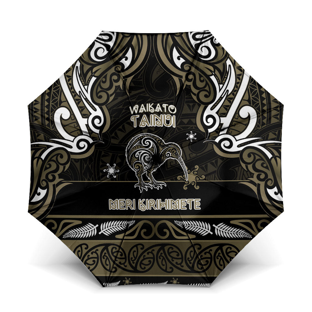 Waikato Tainui Aotearoa Meri Kirihimete Umbrella Maori Kiwi Bird Silver Fern Koru Pattern DT05 One Size Folded 11.42 inch Opened Diameter 37.4 inch Gold - Polynesian Pride