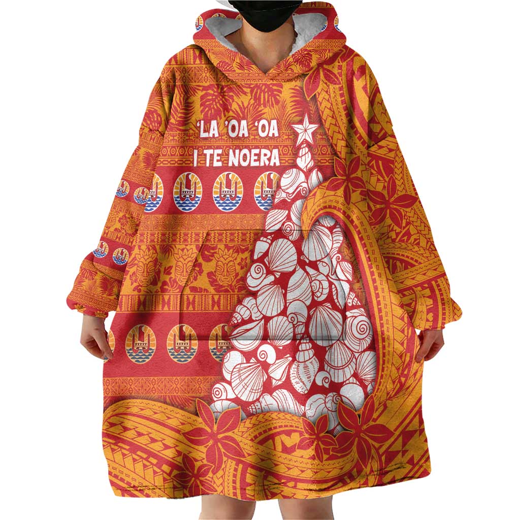 French Polynesia Christmas Wearable Blanket Hoodie Seashell Xmas Tree Tribal Waves - Polynesian Pride