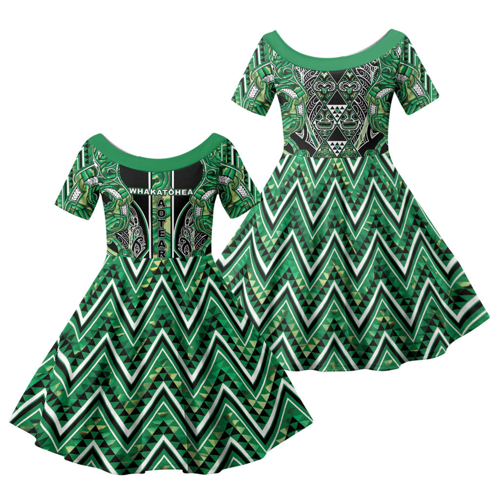 Aotearoa Whakatohea Family Matching Off Shoulder Maxi Dress and Hawaiian Shirt Maori Tribal Green Abalone Paua Shell Pattern DT05 Daughter's Dress Green - Polynesian Pride
