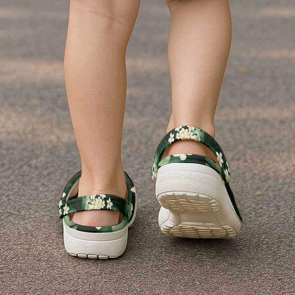 Green Tropical Hawaii Clogs Shoes Seamless Monstera Plumeria Hawaiian Pattern - Polynesian Pride