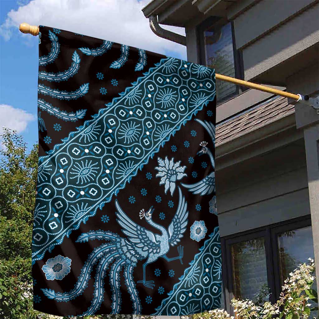 Indonesia Batik Pattern Garden Flag Blue Version
