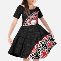 New Zealand Christmas Meri Kirihimete Family Matching Long Sleeve Bodycon Dress and Hawaiian Shirt Santa Hei Tiki Pohutukawa LT01 Daughter's Dress Black - Polynesian Pride