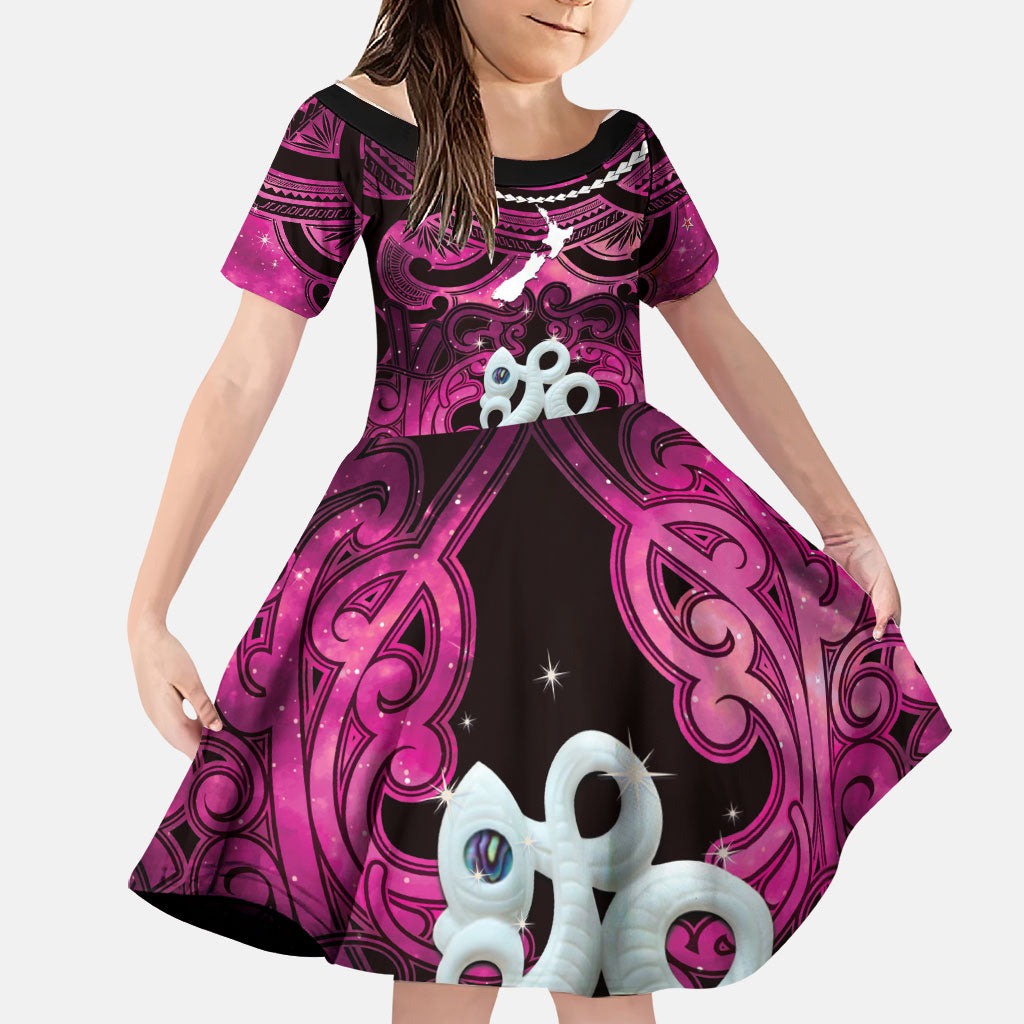Personalised Maori Matariki Manaia Mawhero Family Matching Off The Shoulder Long Sleeve Dress and Hawaiian Shirt Maori Kowhaiwhai Pattern Galaxy LT01 Daughter's Dress Pink - Polynesian Pride