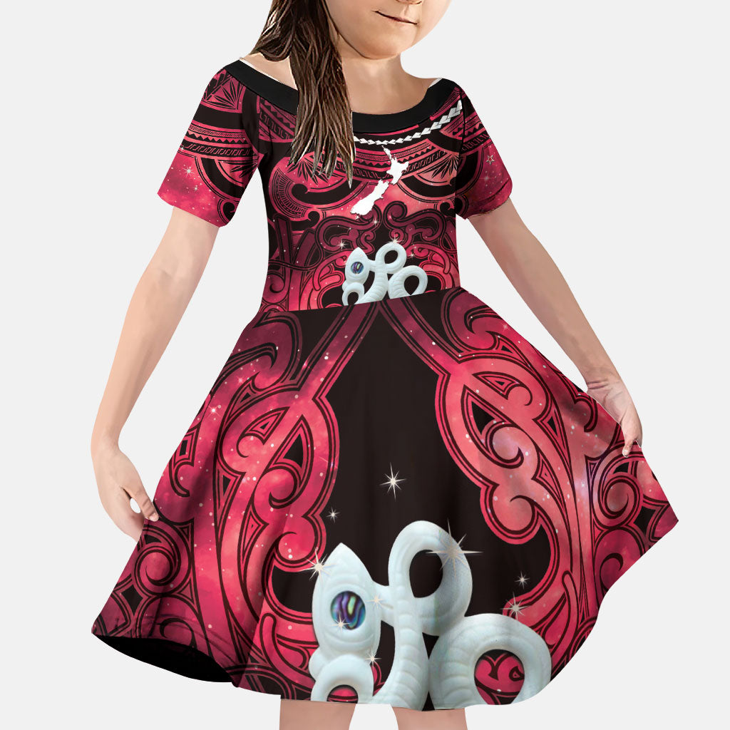 Personalised Maori Matariki Manaia Whero Family Matching Puletasi and Hawaiian Shirt Maori Kowhaiwhai Pattern Galaxy LT01 Daughter's Dress Red - Polynesian Pride