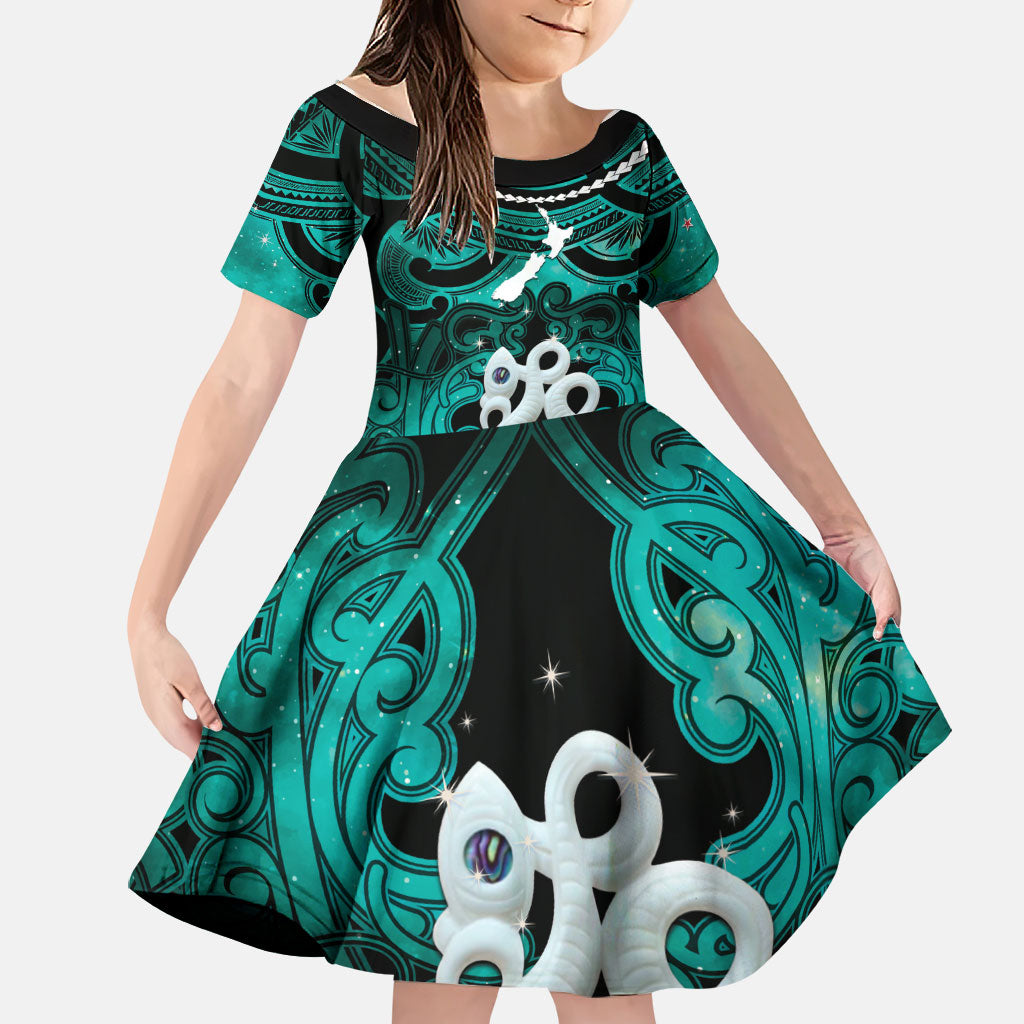 Personalised Maori Matariki Manaia Turquoise Family Matching Off Shoulder Maxi Dress and Hawaiian Shirt Maori Kowhaiwhai Pattern Galaxy LT01 Daughter's Dress Turquoise - Polynesian Pride