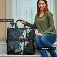 Hawaiian Couple Turtles Honi Travel Bag Polynesian Art Motifs and Hibiscus Black Blue Color LT03 - Polynesian Pride