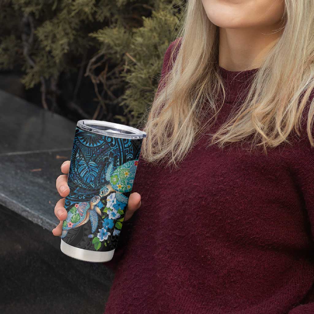 Hawaiian Couple Turtles Honi Tumbler Cup Polynesian Art Motifs and Hibiscus Black Blue Color LT03 - Polynesian Pride