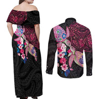 Hawaiian Couple Turtles Honi Couples Matching Off Shoulder Maxi Dress and Long Sleeve Button Shirt Polynesian Art Motifs and Hibiscus Black Red Color LT03 - Polynesian Pride
