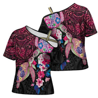 Hawaiian Couple Turtles Honi Cross Shoulder Shirt Polynesian Art Motifs and Hibiscus Black Red Color LT03 - Polynesian Pride