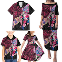 Hawaiian Couple Turtles Honi Family Matching Puletasi and Hawaiian Shirt Polynesian Art Motifs and Hibiscus Black Red Color LT03 - Polynesian Pride
