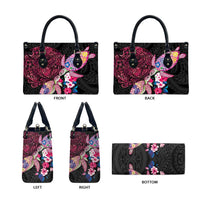 Hawaiian Couple Turtles Honi Leather Bag Polynesian Art Motifs and Hibiscus Black Red Color - Polynesian Pride