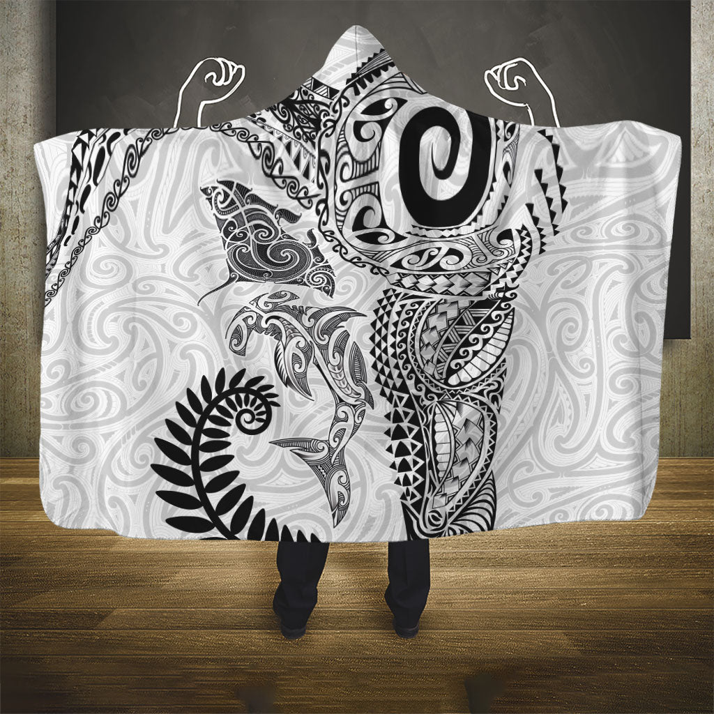 Aotearoa Maori Sea Animals Tribal Hooded Blanket Manta Ray and Shark Moko Pattern White Color