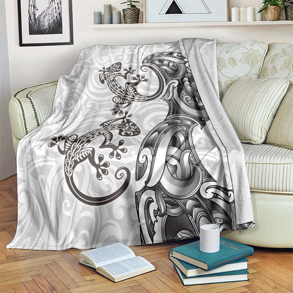 New Zealand Gecko Maori Art Tattoo Blanket White Color