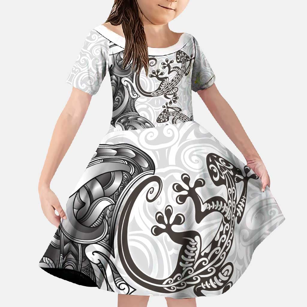 New Zealand Gecko Maori Art Tattoo Family Matching Short Sleeve Bodycon Dress and Hawaiian Shirt White Color LT03 Daughter's Dress White - Polynesian Pride