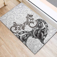 New Zealand Gecko Maori Art Tattoo Rubber Doormat White Color