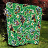 Hawaii Map with Plumeria Flower and Palaka Pattern Quilt Tropical Island Green Design
