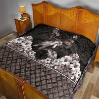 Hawaiian Lei Turtle and Plumeria Quilt Polynerian Art Tattoo-Grayscale Mode