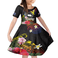 Cook Islands Independence Day Family Matching Puletasi and Hawaiian Shirt Maroro and Kakaia with Hibiscus Flower Polynesian Pattern LT03 Daughter's Dress Black - Polynesian Pride