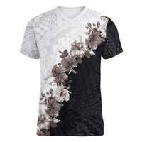 Hawaii Grayscale Hibiscus Flowers Women V-Neck T-Shirt Polynesian Pattern With Half Black White Version
