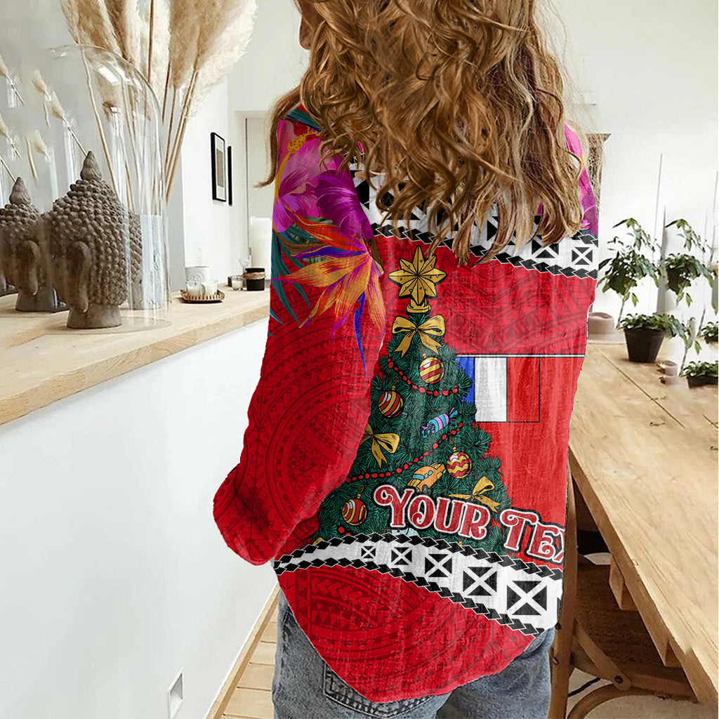 Custom Wallis and Futuna Christmas Women Casual Shirt Santa Claus Holding Coat of Arms Polynesian Xmas Style LT03 - Polynesian Pride