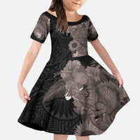 Hawaiian Tropical Plants and Chameleon Family Matching Off Shoulder Maxi Dress and Hawaiian Shirt Polynesian Art Grayscale LT03 Daughter's Dress Black - Polynesian Pride