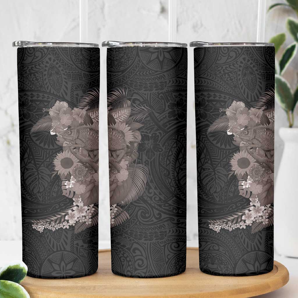 Hawaiian Tropical Plants and Chameleon Skinny Tumbler Polynesian Art Grayscale - Polynesian Pride