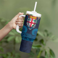 Fiji Coat of Arms Traditional Dashiki Tumbler With Handle Tapa Art and Palm Leaves Pattern Dark Navy Color - Polynesian Pride