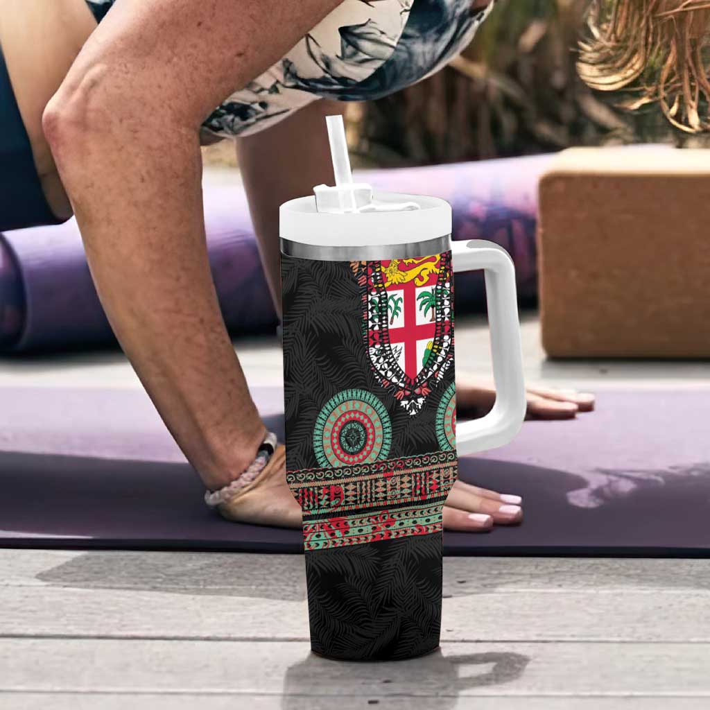 Fiji Coat of Arms Traditional Dashiki Tumbler With Handle Tapa Art and Palm Leaves Pattern Black Color - Polynesian Pride